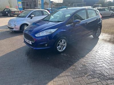 Używany Ford Fiesta Zetec 120 KM (88 kW) 2014 Niebieski Hatchback