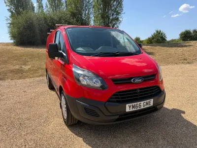 Used Ford Transit Custom 125 HP (91 kW) 2016 Red Van