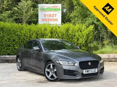 Usado Jaguar XE R-Sport 180 HP (132 kW) 2017 Cinzento Sedan