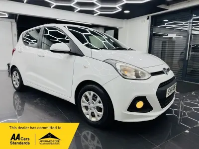 Used Hyundai i10 SE 67 HP (49 kW) 2014 White Hatchback