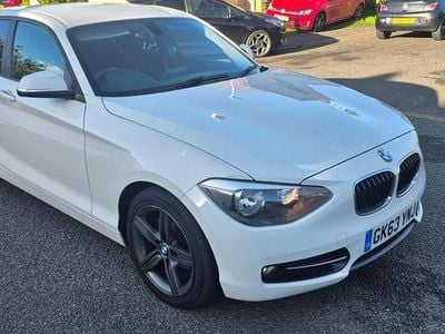 Begagnad BMW 114 Sport Line 2013 Vit Halvkombi