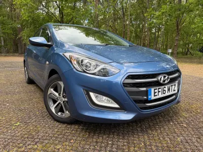 Second-hand Hyundai i30 SE 2016 Albastru Hatchback