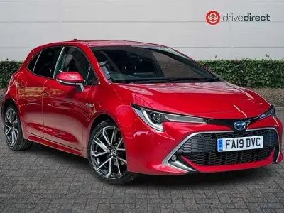 Used Toyota Corolla 122 HP (89 kW) 2019 Red Hatchback