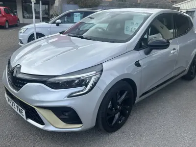 Begagnad Renault Clio V Engineered 2023 Silver Halvkombi