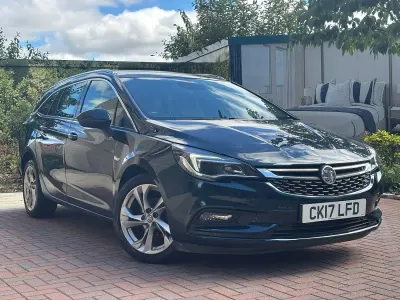 Used Vauxhall Astra SRi 150 HP (110 kW) 2017 Green Estate