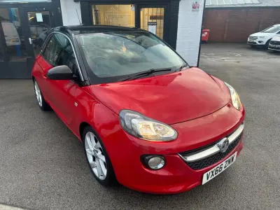 Usado Vauxhall Adam Slam 70 HP (51 kW) 2016 Vermelho Citadino