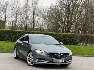 Begagnad Vauxhall Insignia SRi 2018 Grå Halvkombi