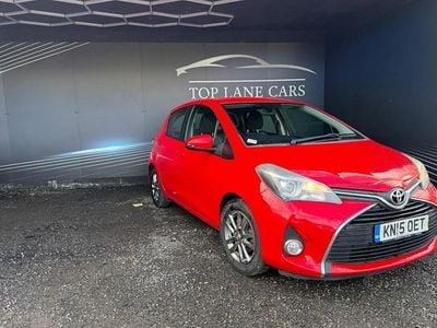 Used Toyota Yaris Multidrive S 99 HP (72 kW) 2015 Red Hatchback