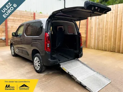 Used Citroën Berlingo 131 HP (96 kW) 2023 Grey MPV