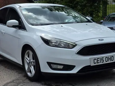 Used Ford Focus Zetec 120 HP (88 kW) 2015 White Hatchback