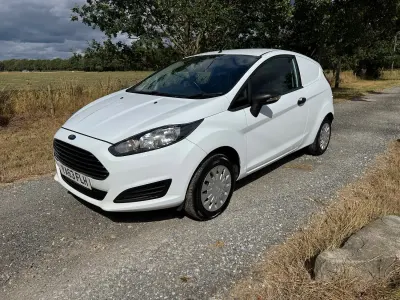Used Ford Fiesta 95 HP (69 kW) 2014 White Hatchback