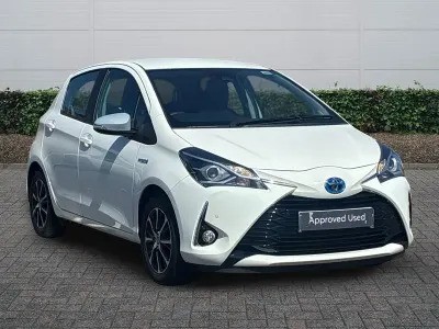 Used Toyota Yaris 100 HP (73 kW) 2018 White Hatchback
