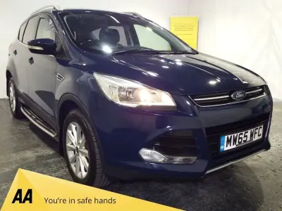 Usado Ford Kuga Titanium 150 HP (110 kW) 2015 Azul SUV