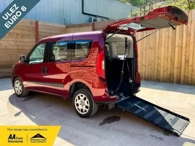 Käytetty Fiat Doblò Easy 95 HP (69 kW) 2018 Punainen Tila-auto