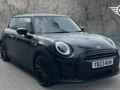 Usado Mini Cooper Exclusive 134 HP (98 kW) 2023 Preto Citadino