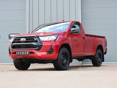 Used Toyota HiLux Active 150 HP (110 kW) 2023 Red Pickup