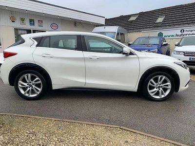 Used Infiniti Q30 Business Executive 109 HP (80 kW) 2017 White Hatchback