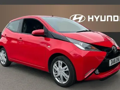 Used Toyota Aygo x-press 69 HP (50 kW) 2016 Red Hatchback