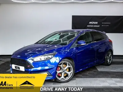 Used Ford Focus ST 250 HP (183 kW) 2015 Blue Hatchback
