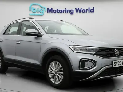 Usado VW T-Roc S 110 HP (80 kW) 2023 Prateado SUV