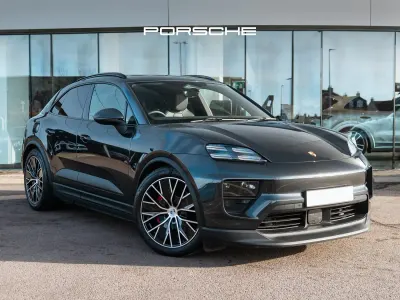 Begagnad Porsche Macan 379 kW (516 HK) 2024 Grå SUV
