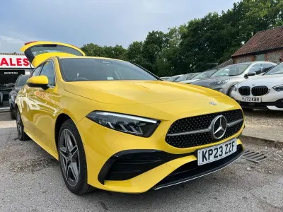 Usado Mercedes A250 AMG Line Premium 218 HP (160 kW) 2023 Amarelo Citadino