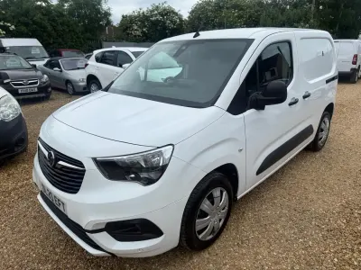 Used Vauxhall Combo Sportive 100 HP (73 kW) 2020 White MPV