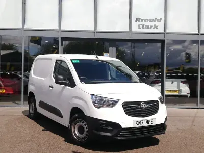 Usado Vauxhall Combo Edition 75 HP (55 kW) 2021 Branco Monovolume
