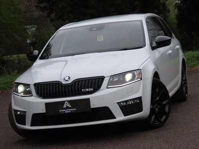 Used Skoda Octavia vRS 230 HP (169 kW) 2016 White Hatchback