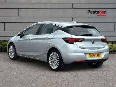 Second-hand Vauxhall Astra Elite 147 CP (108 kW) 2018 Argintiu Hatchback