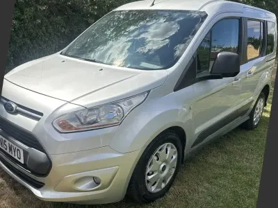Used Ford Tourneo Connect Zetec 95 HP (69 kW) 2015 Silver MPV