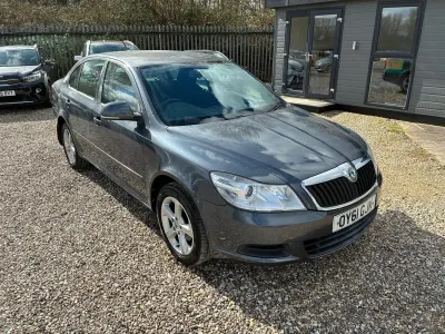 Usado Skoda Octavia SE 105 CV (77 kW) 2011 Gris Utilitario