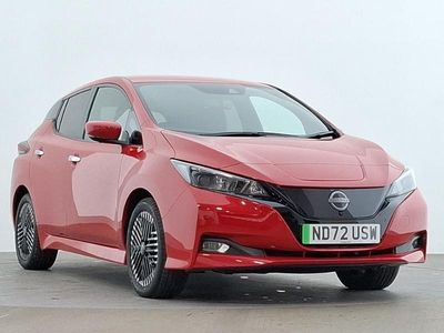 Begagnad Nissan Leaf N-Connecta 110 kW (150 HK) 2022 Röd Halvkombi