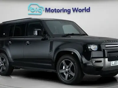 Used Land Rover Defender SE Dynamic 404 HP (297 kW) 2023 Black SUV