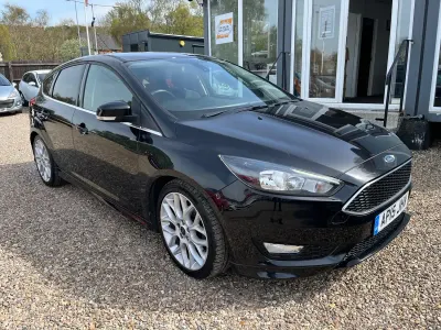 Used Ford Focus Zetec 120 HP (88 kW) 2015 Black Hatchback