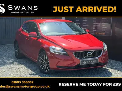 Used Volvo V40 Momentum 150 HP (110 kW) 2018 Red Hatchback