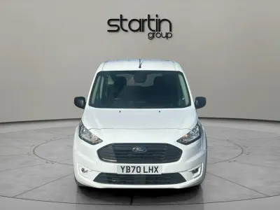 Usado Ford Tourneo Zetec 118 HP (86 kW) 2021 Branco Monovolume