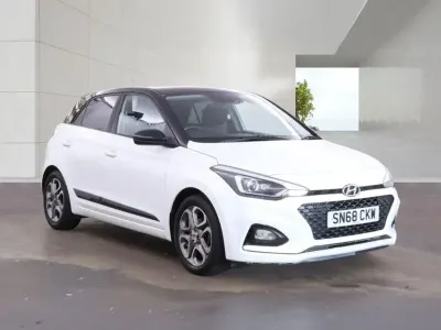 Used Hyundai i20 Premium 84 HP (61 kW) 2019 White Hatchback
