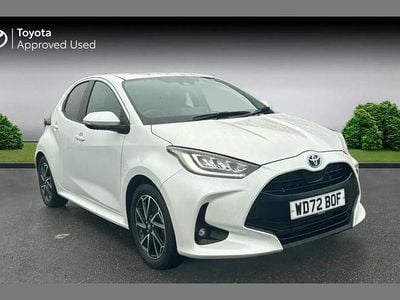 Used Toyota Yaris Hybrid Design 116 HP (85 kW) 2023 Platinum white pearl Hatchback