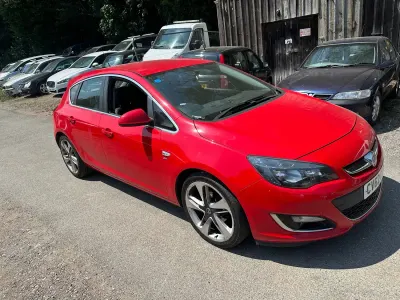 Used Vauxhall Astra SRi 140 HP (102 kW) 2013 Red Hatchback