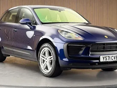 Used Porsche Macan 265 HP (194 kW) 2021 Gentian blue metallic SUV