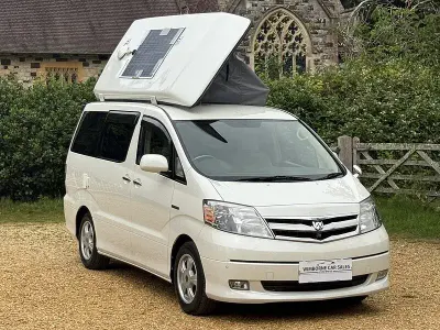 Usado Toyota Alphard 2023 Blanco Monovolumen