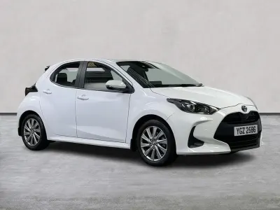Used Toyota Yaris Hybrid 116 HP (85 kW) 2022 White Hatchback