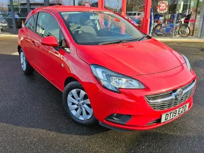 Używany Vauxhall Corsa Design Edition 75 KM (55 kW) 2019 Czerwony Hatchback