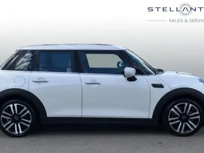 Używany Mini Cooper Exclusive 134 KM (98 kW) 2022 Biały Hatchback
