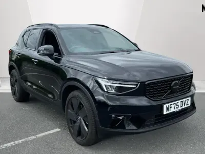 Begagnad Volvo XC40 Plus 197 HK (144 kW) 2025 Svart SUV