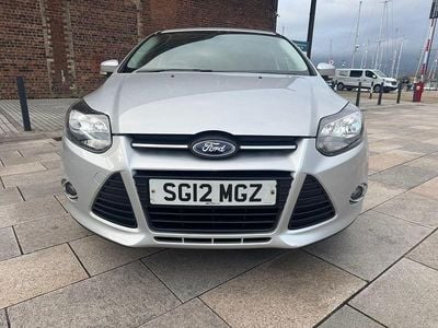 Begagnad Ford Focus Zetec 2012 Silver Halvkombi