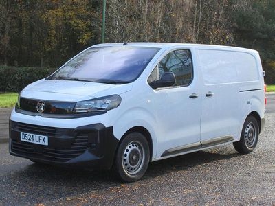 White Used 2024 Vauxhall Vivaro S MPV | £17,500 (Fair price)