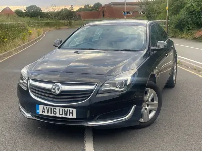 Used Vauxhall Insignia Design Edition 140 HP (102 kW) 2016 Black Hatchback