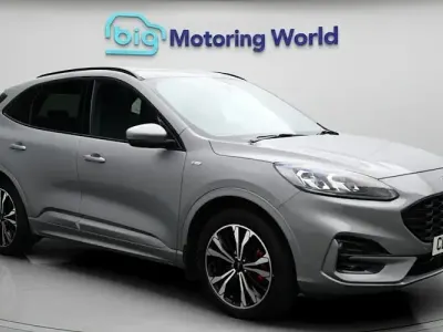 Usado Ford Kuga ST-Line X 190 CV (139 kW) 2021 Plateado SUV